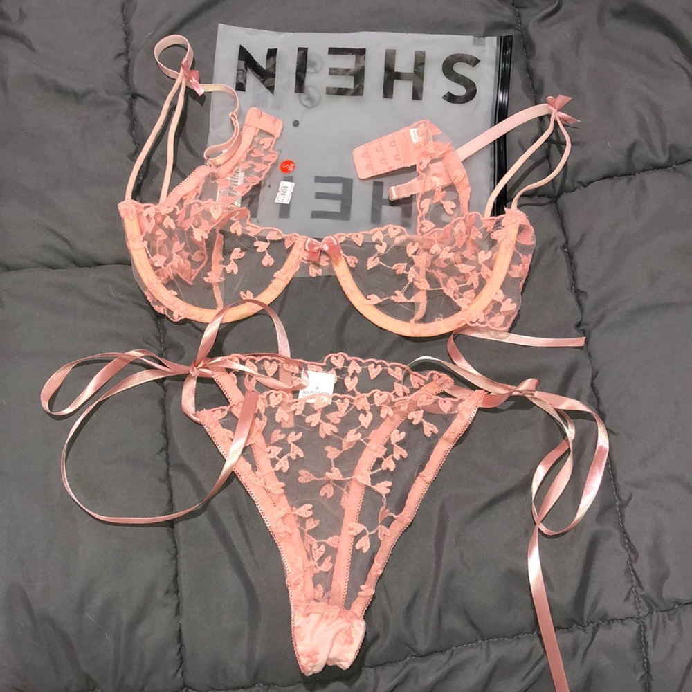 SHEIN Heart Lace Tie Up Lingerie Set